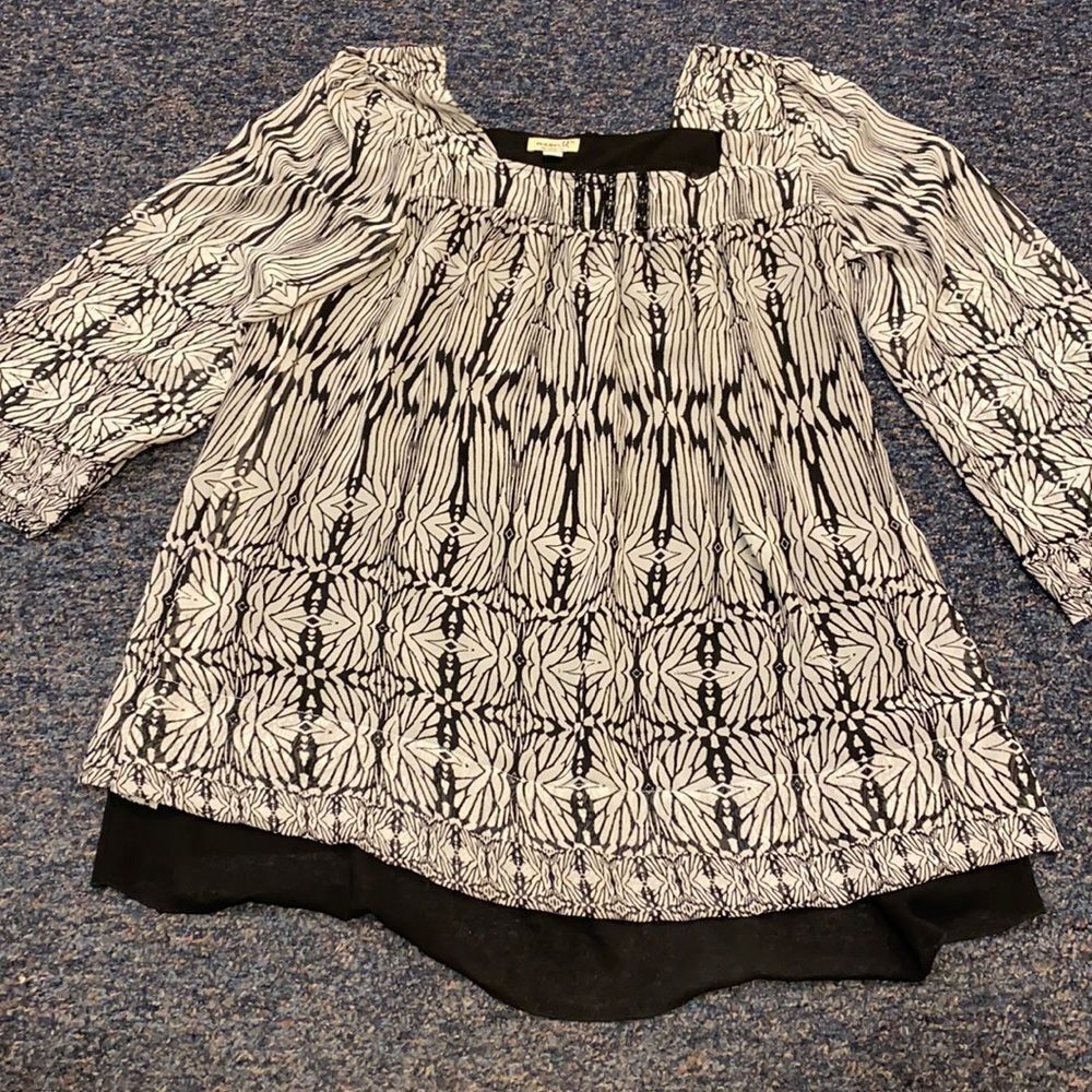 One world sheer lined top sz. XL